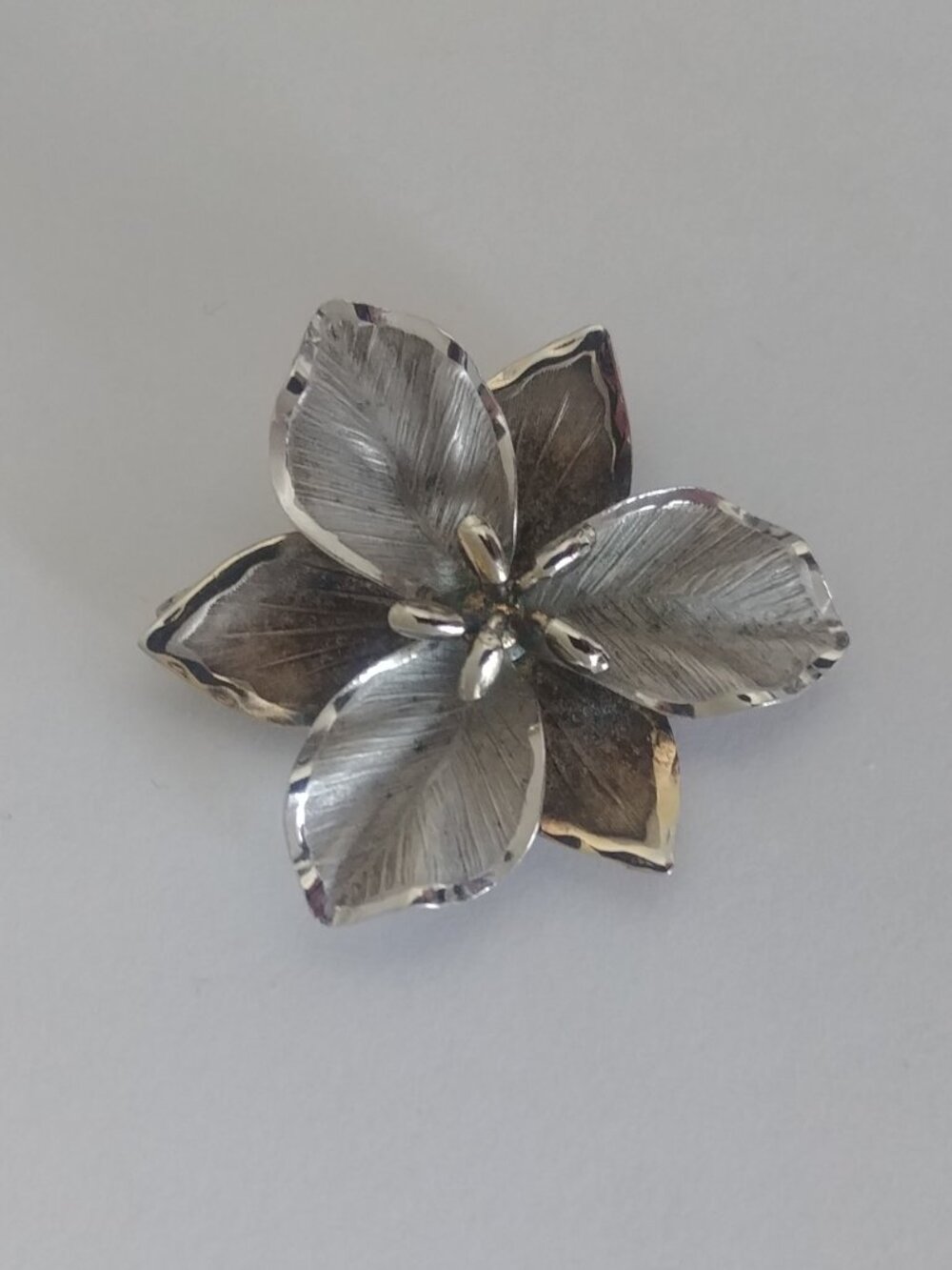 Vintage Bond Boyd sterling silver trillium flower brooch pin